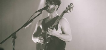 Foals : “We dont feel famous.”